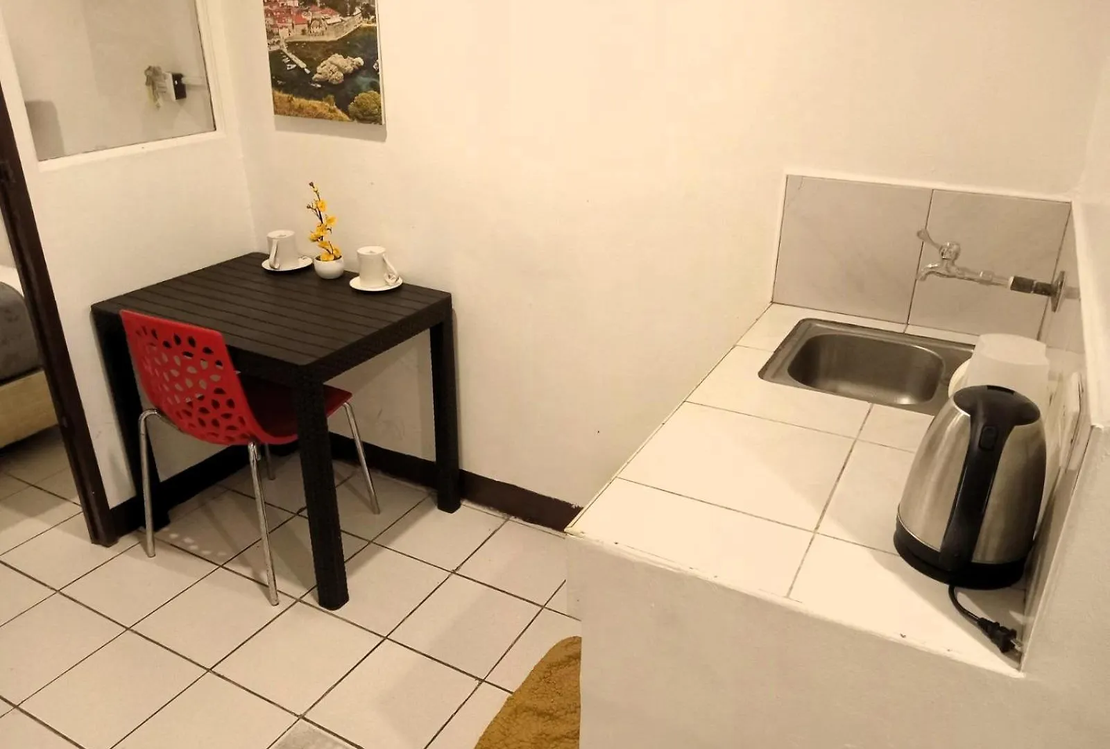 Circuit Suites Manila 3*,  Philippines